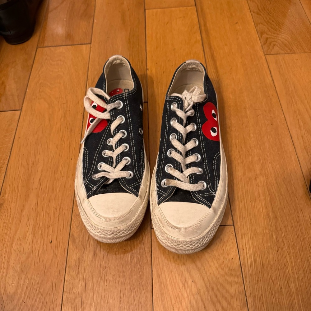Comme Des Garcon PLAY Low Top Converse Red Heart